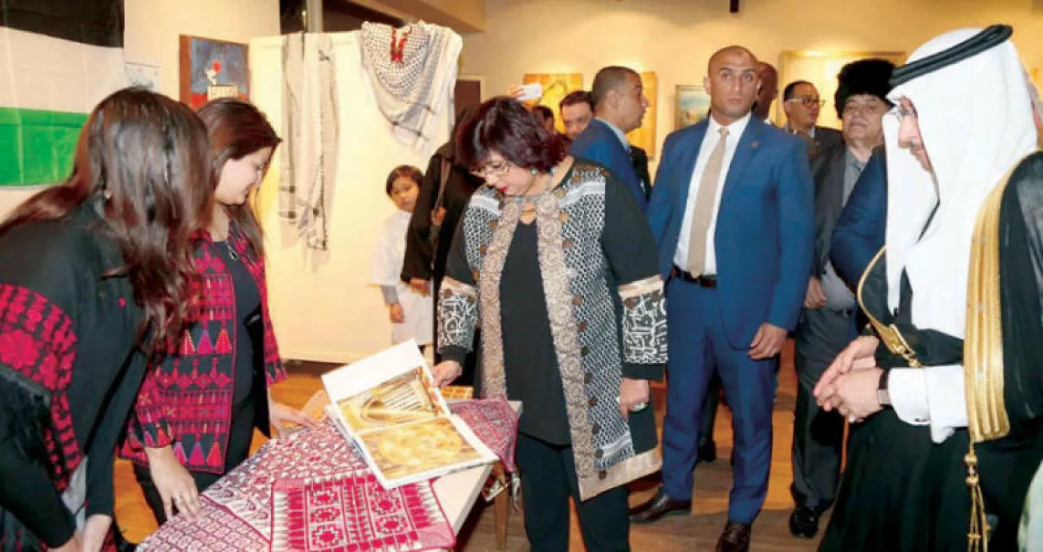 جانب من المعارض المصاحبة لأول مهرجان لمنظمة التعاون الإسلامي في القاهرة