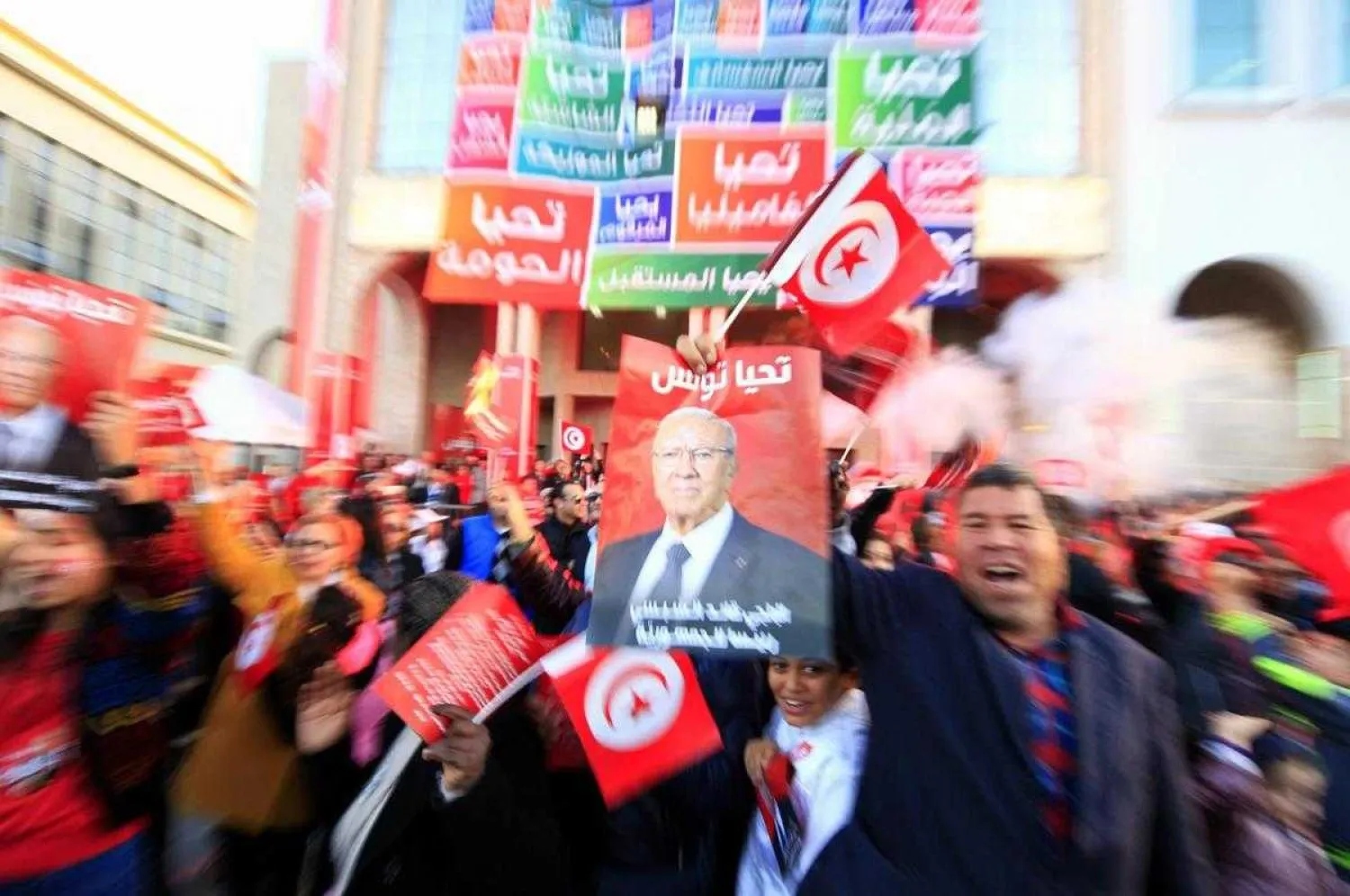 Nidaa Tounes (Call of Tunisia) party supporters wave flags and shout slogans, in Tunis December 22, 2014. REUTERS/Anis Mili