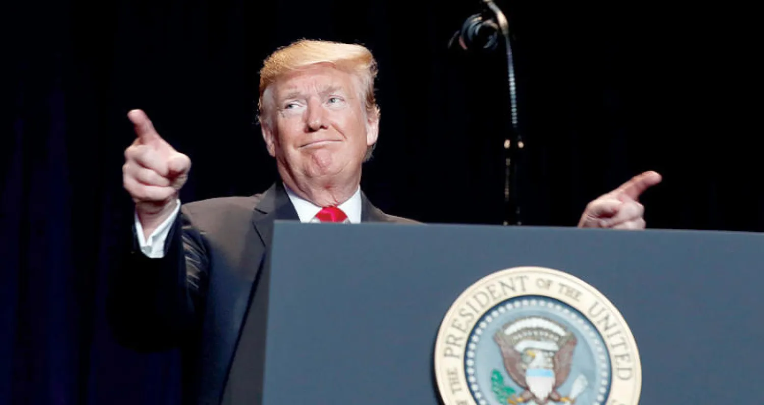 ترمب يتحدث خلال «إفطار الصلاة الوطني» بواشنطن أمس (رويترز)