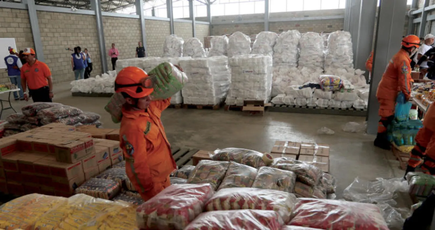 مركز للمساعدات الإنسانية على الحدود بين كولومبيا وفنزويلا في انتظار إدخالها لتوزيعها داخل فنزويلا (إ.ب.أ)