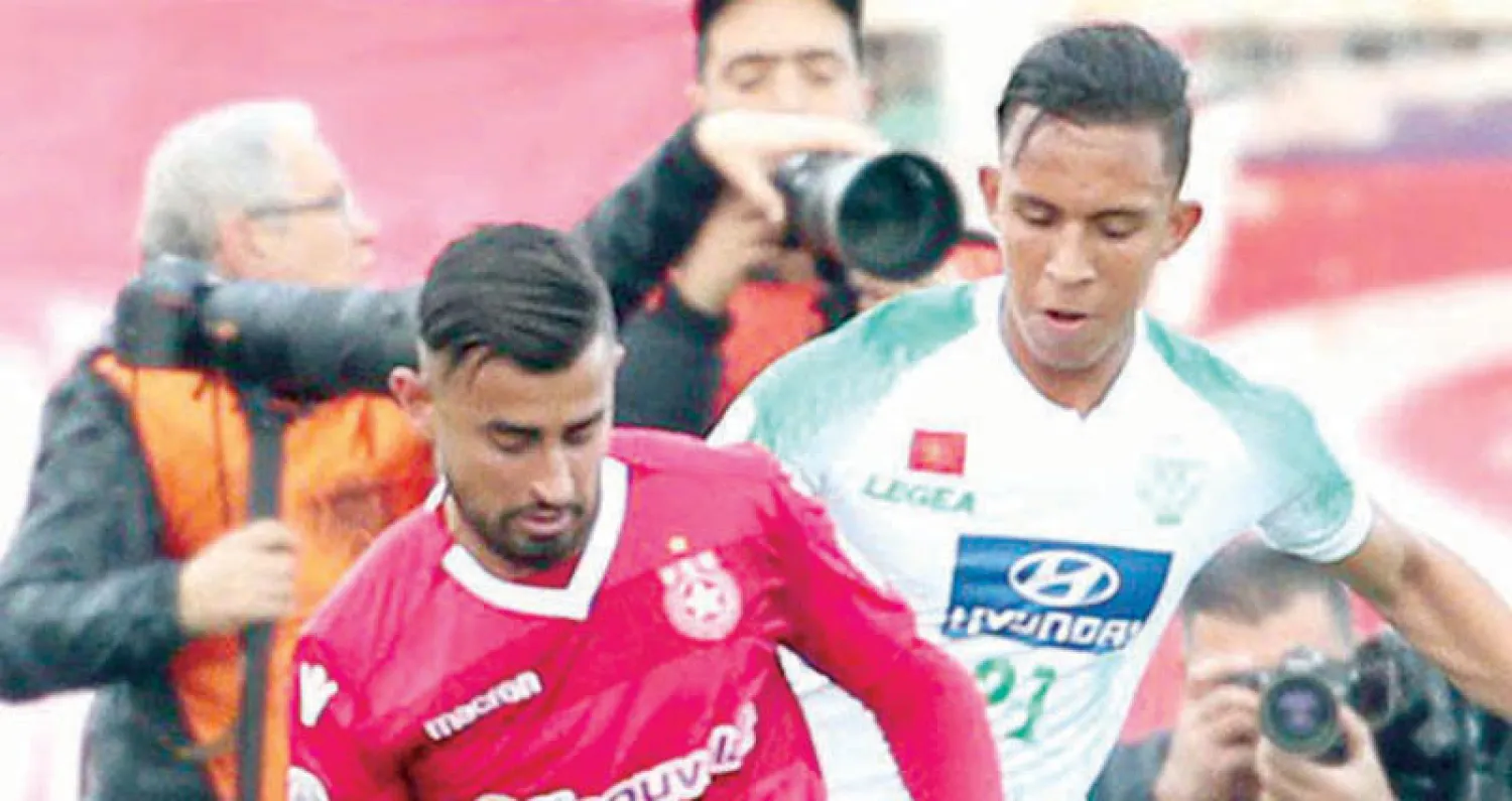 جانب من المواجهة التي جمعت النجم الساحلي والرجاء أمس على أرض الأول (الشرق الأوسط)