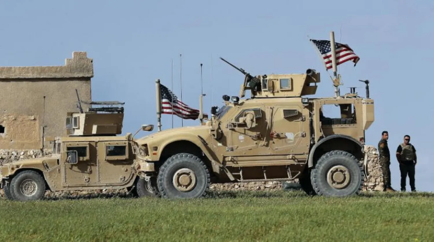 Suriye’de bulunan Menbiç şehrindeki ABD askerleri (AP-Arşiv)