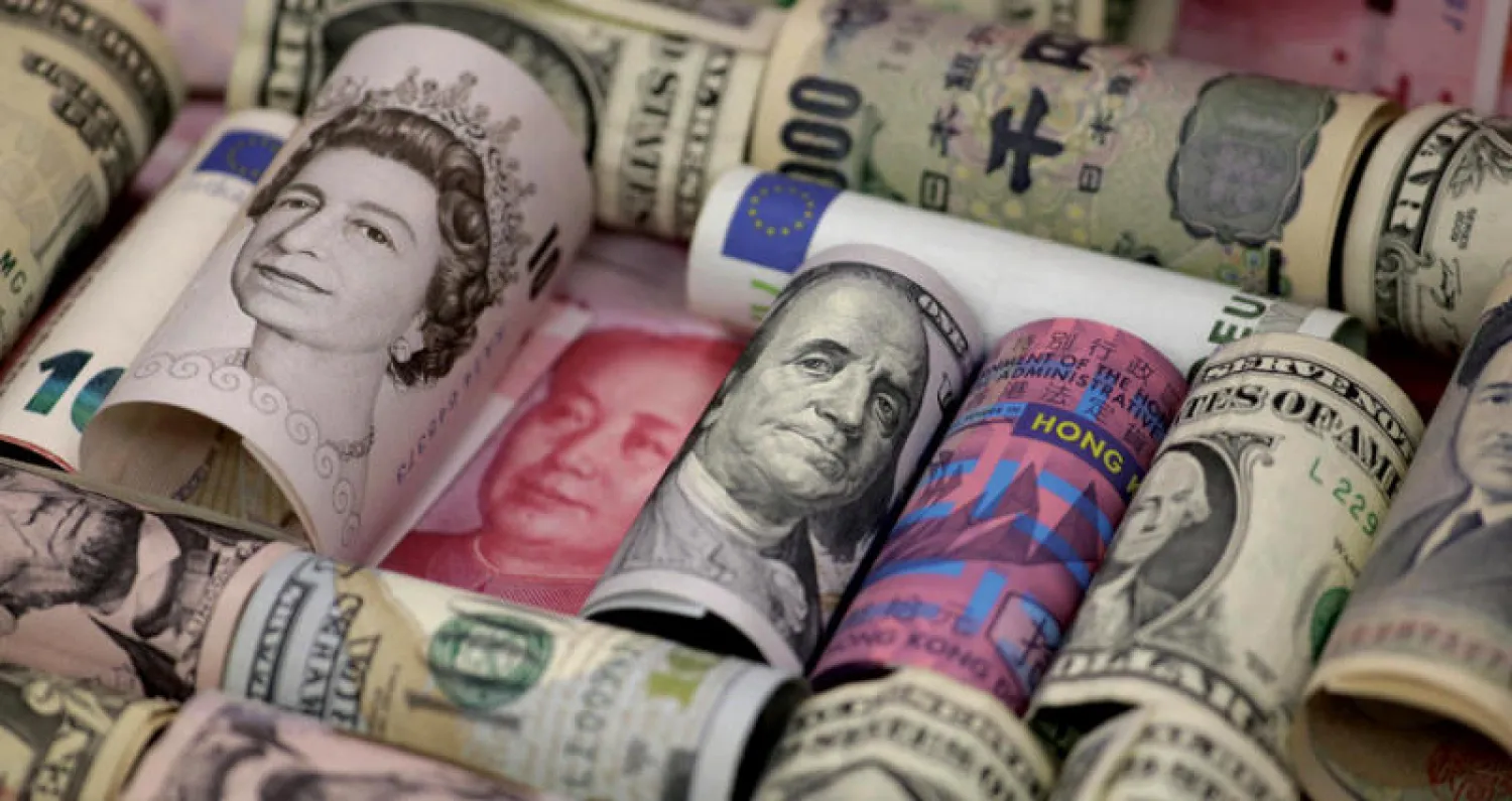 رغم أن خطاب حالة الاتحاد الأميركي لم يكن داعماً لأسواق الأسهم فإن الدولار ارتفع نتيجة تراجع أوروبي (رويترز)