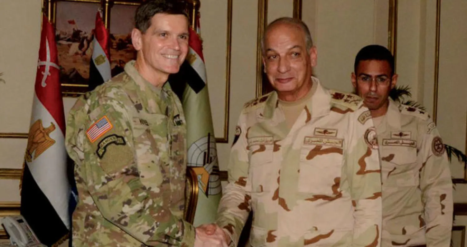 وزير الدفاع المصري يلتقي الفريق أول جوزيف فوتيل (من صفحة المتحدث العسكري)