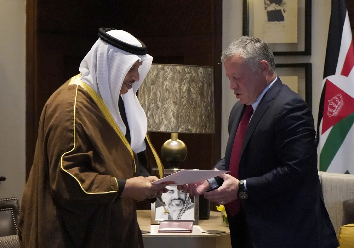 Kuwait Prime Minister Sheikh Jaber al-Mubarak al-Sabah meets with King Jordan Abdullah. (Petra news agency)