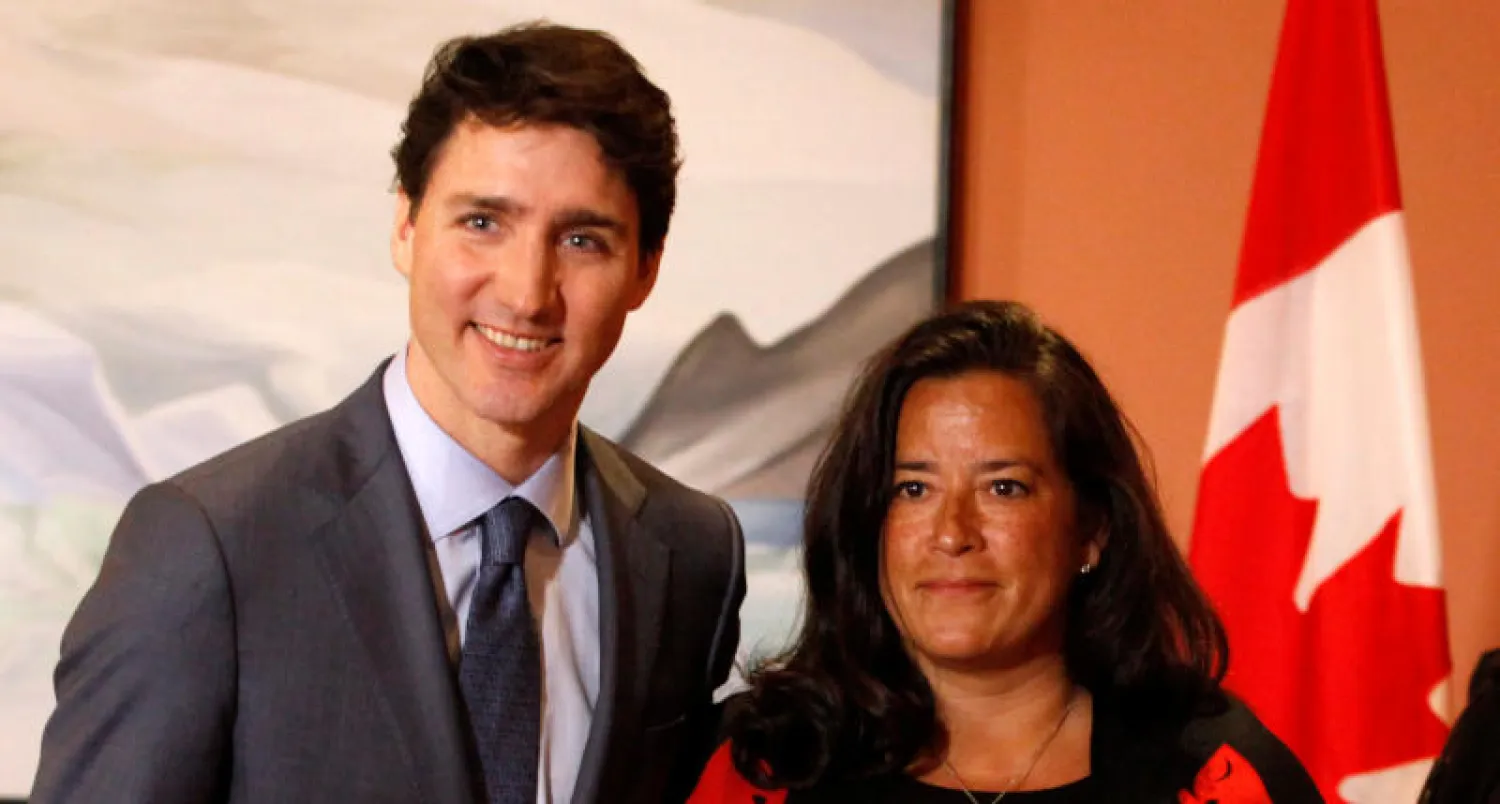رئيس الوزراء الكندي جاستن ترودو مع وزيرة العدل الكندية جودي ويلسون - ريبولد (أرشيفية - رويترز)