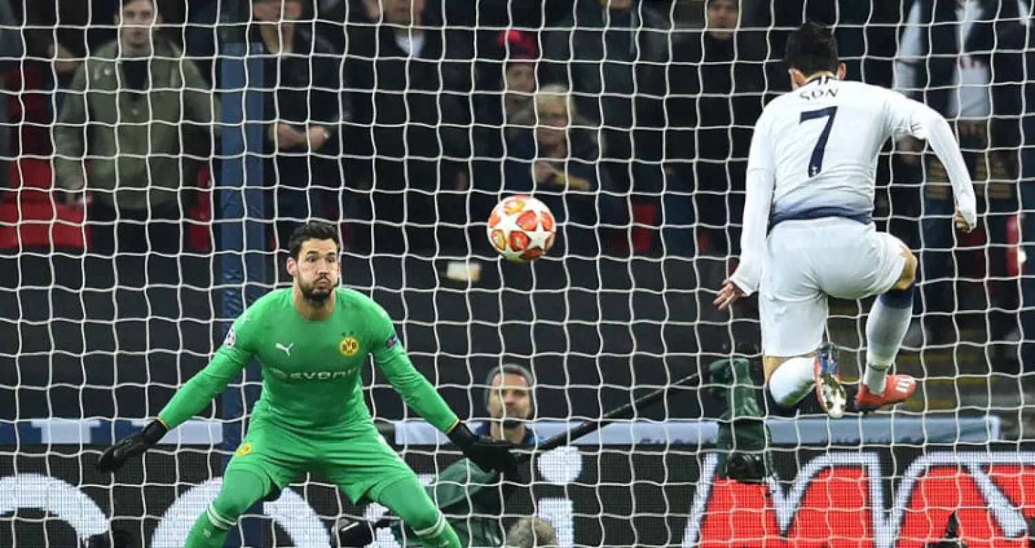 سون هيونغ مين نجم توتنهام يفتتح  أهداف فريقه في مرمى دورتموند (أ.ف.ب)