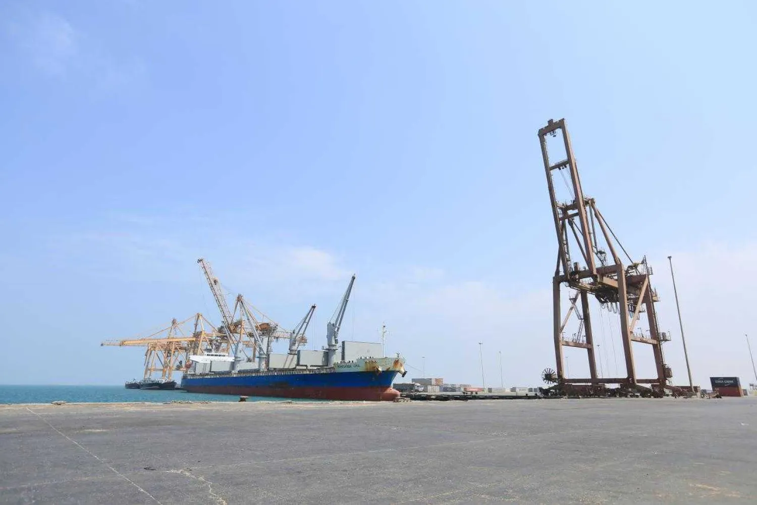 FILE PHOTO: A ship is docked to unload a cargo of wheat at the port of Hodeidah, Yemen April 1, 2018. REUTERS/Abduljabbar Zeyad/ File Photo