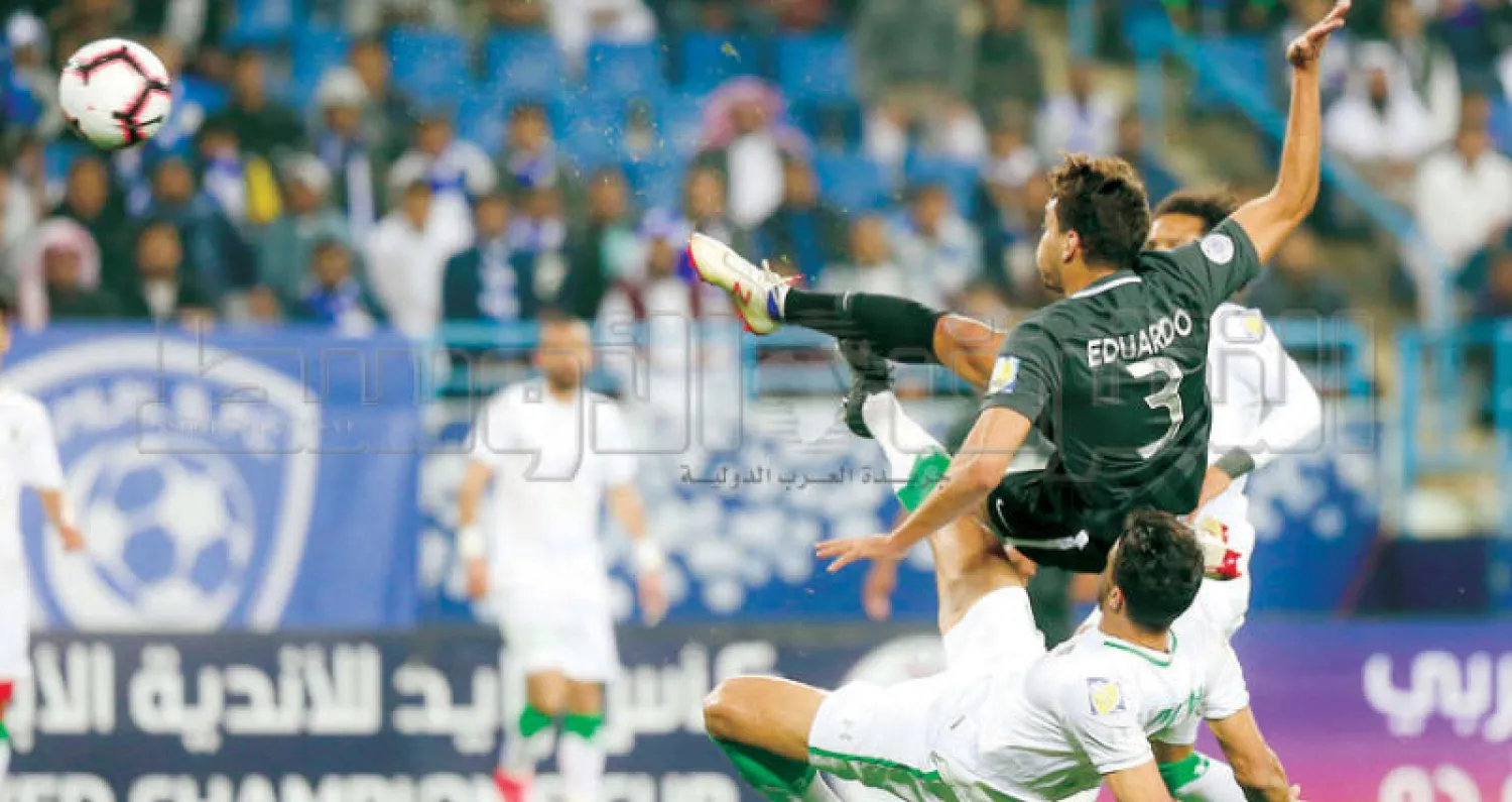 إدواردو سجل هدفاً مثيراً لفريقه الهلال (تصوير: علي الظاهري)