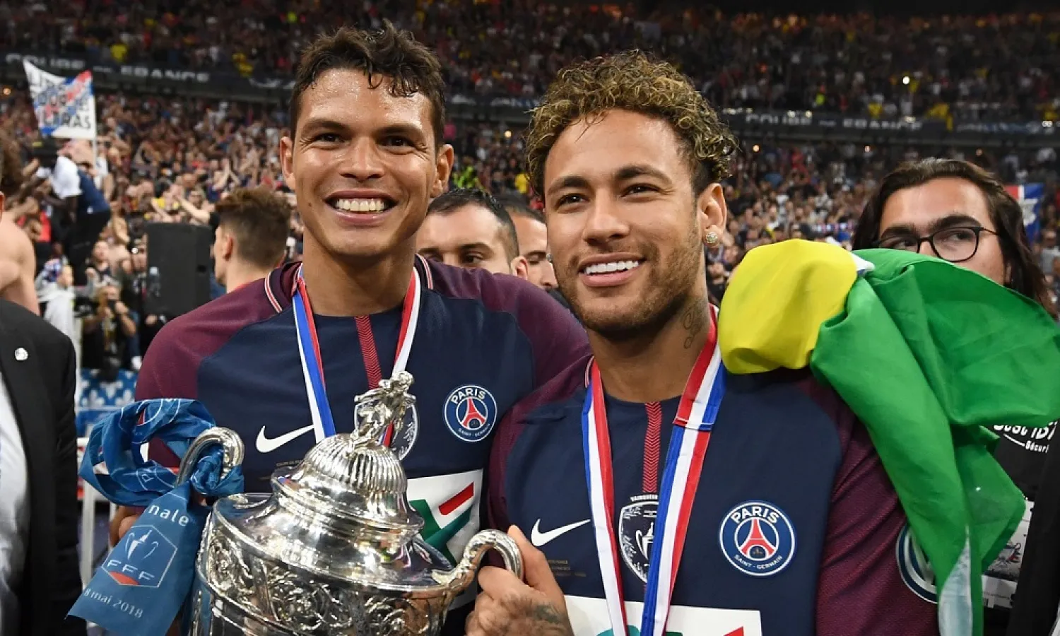 PSG captain Thiago Silva and Brazil captain Neymar celebrate after winning the Coupe de France in 2018. (Getty Images)
