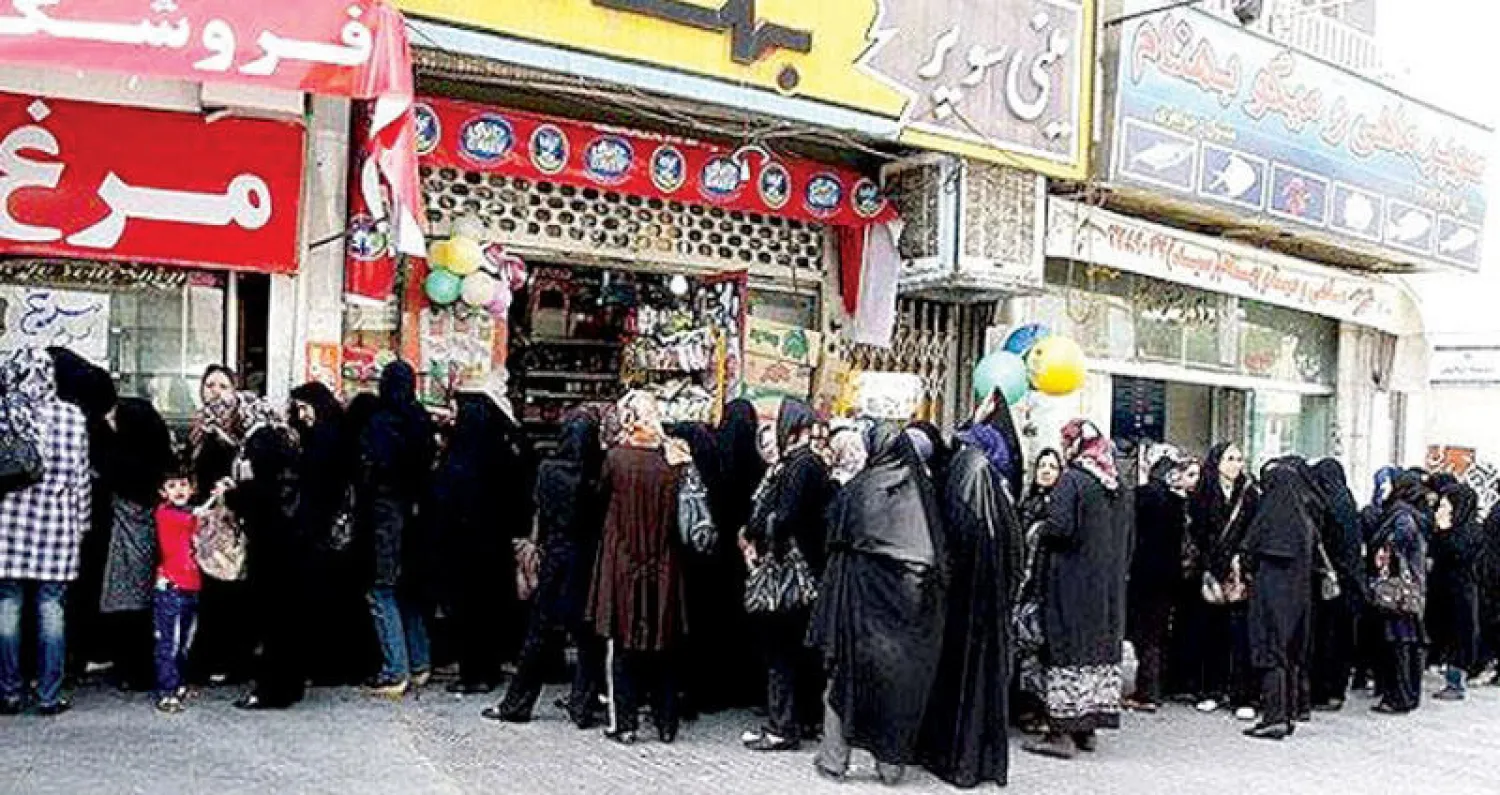 صورة نشرها موقع البرلمان الإيراني من طوابير الإيرانيين للحصول على اللحم بعد ارتفاع أسعاره