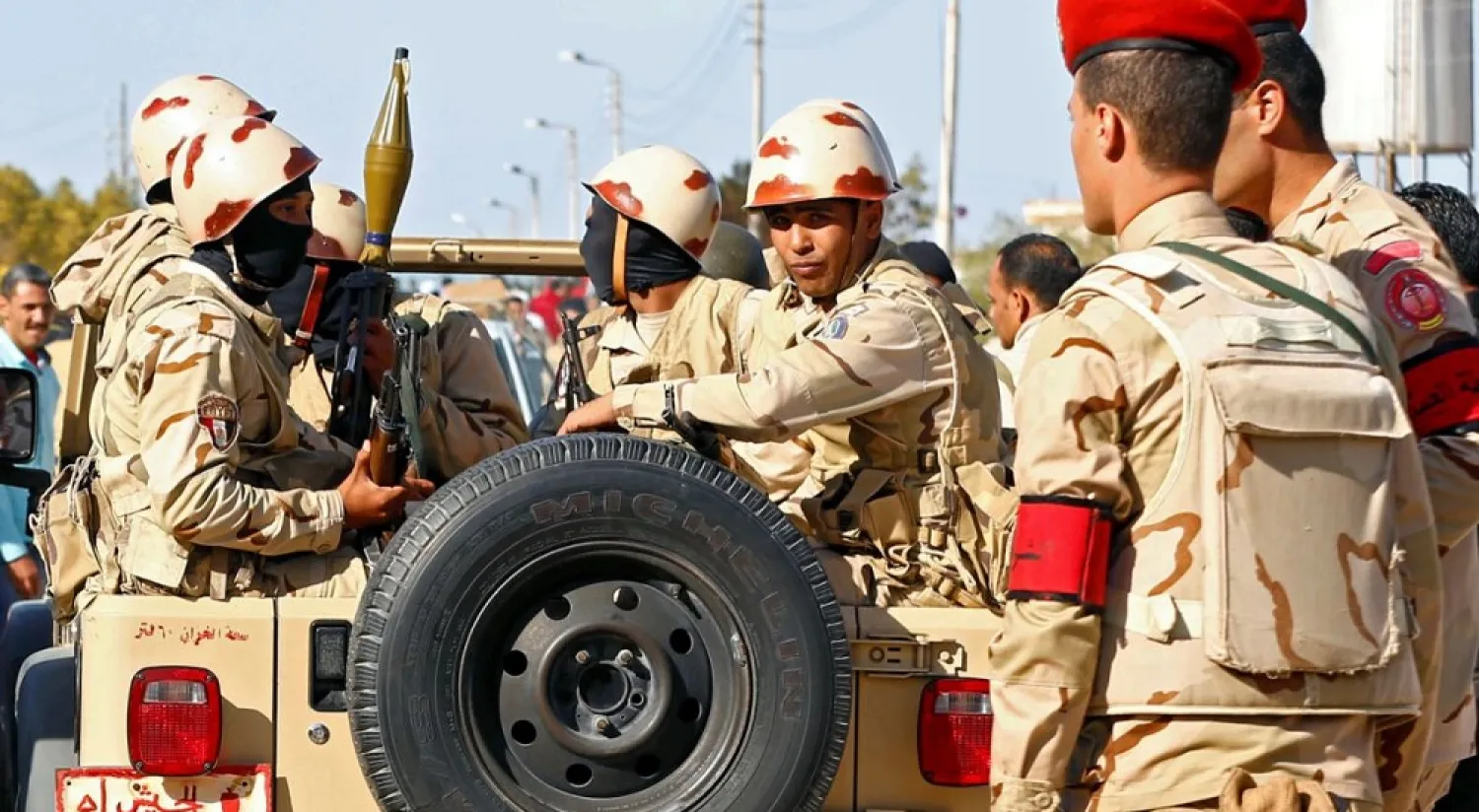 Military forces look on in North Sinai, Egypt, December 1, 2017. (Reuters)
