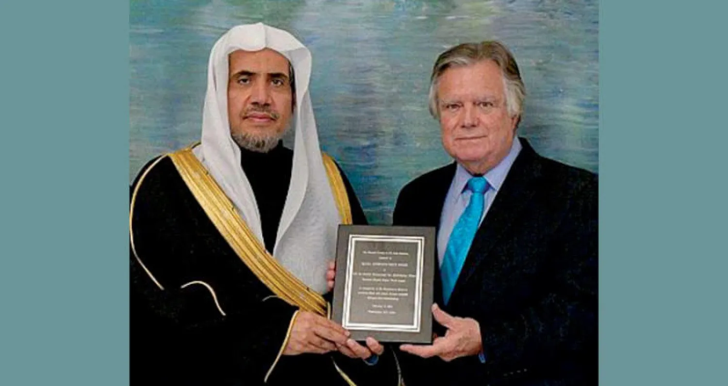أمين رابطة العالم الإسلامي ينال جائزة السلام العالمي للأديان (واس)