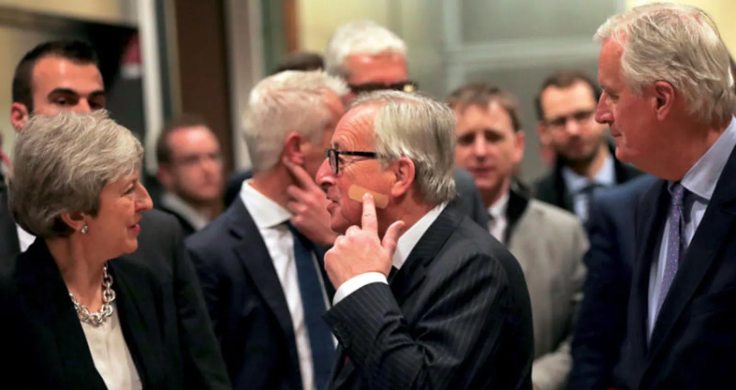 ماي تحدثت عن «تقدّم» في مباحثاتها مع بروكسل لكنّ اجتماعها بيونكر لم ينجح في إبعاد شبح خروج كارثي دون اتفاق بعد ستة أسابيع (أ.ب)