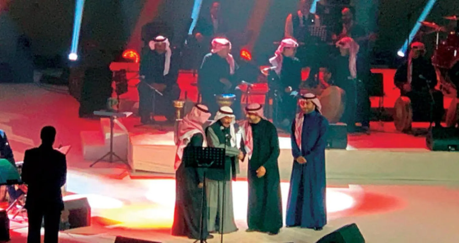 جانب من تكريم الفنان عبد الكريم عبد القادر بحضور نجمي الأغنية الخليجية راشد الماجد وماجد المهندس (الشرق الأوسط)