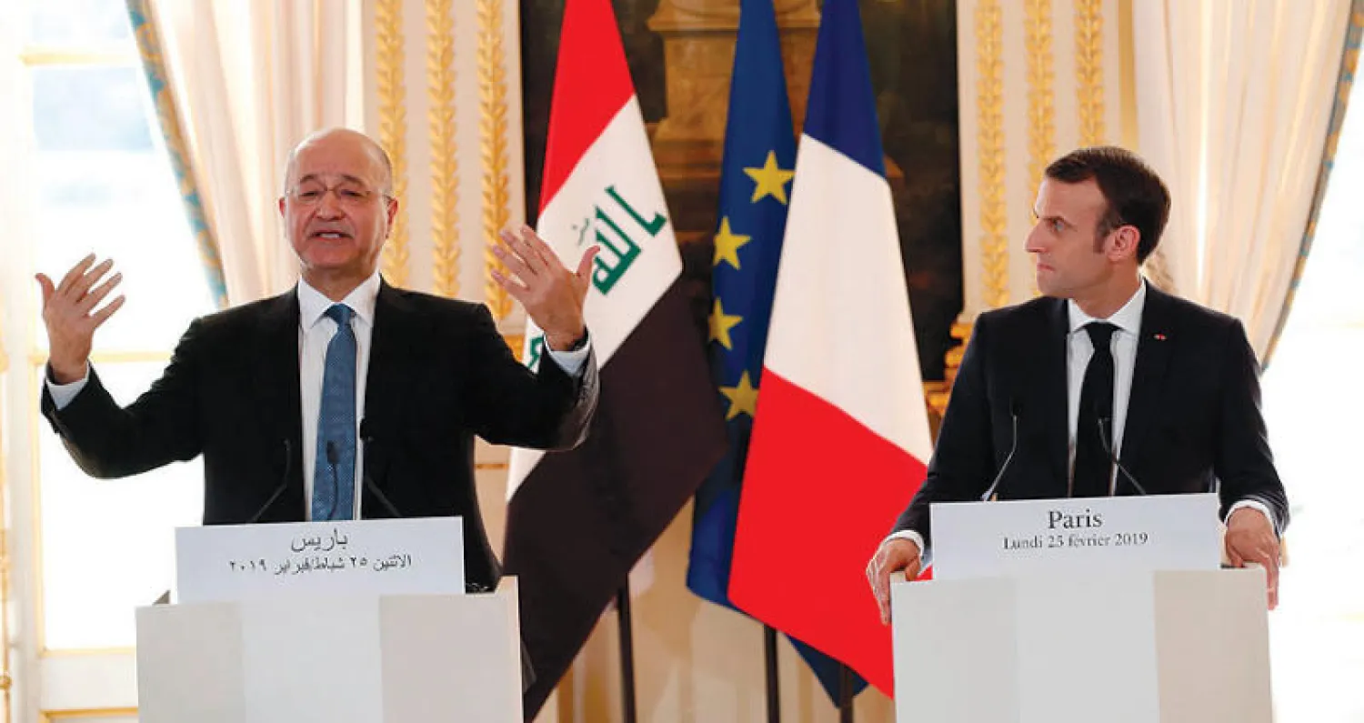 الرئيس العراقي يتحدث في مؤتمر صحافي مشترك مع نظيره الفرنسي بعد محادثاتهما في باريس أمس (أ.ف.ب)