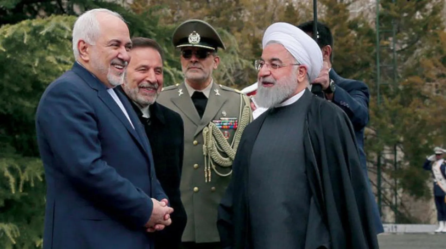Ruhani ve Zarif dün Tahran'da Ermeni heyetini karşılamak üzere beklerken (EPA)
