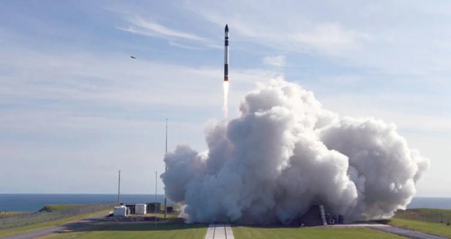 صاروخ يحمل ستة أقمار صناعية