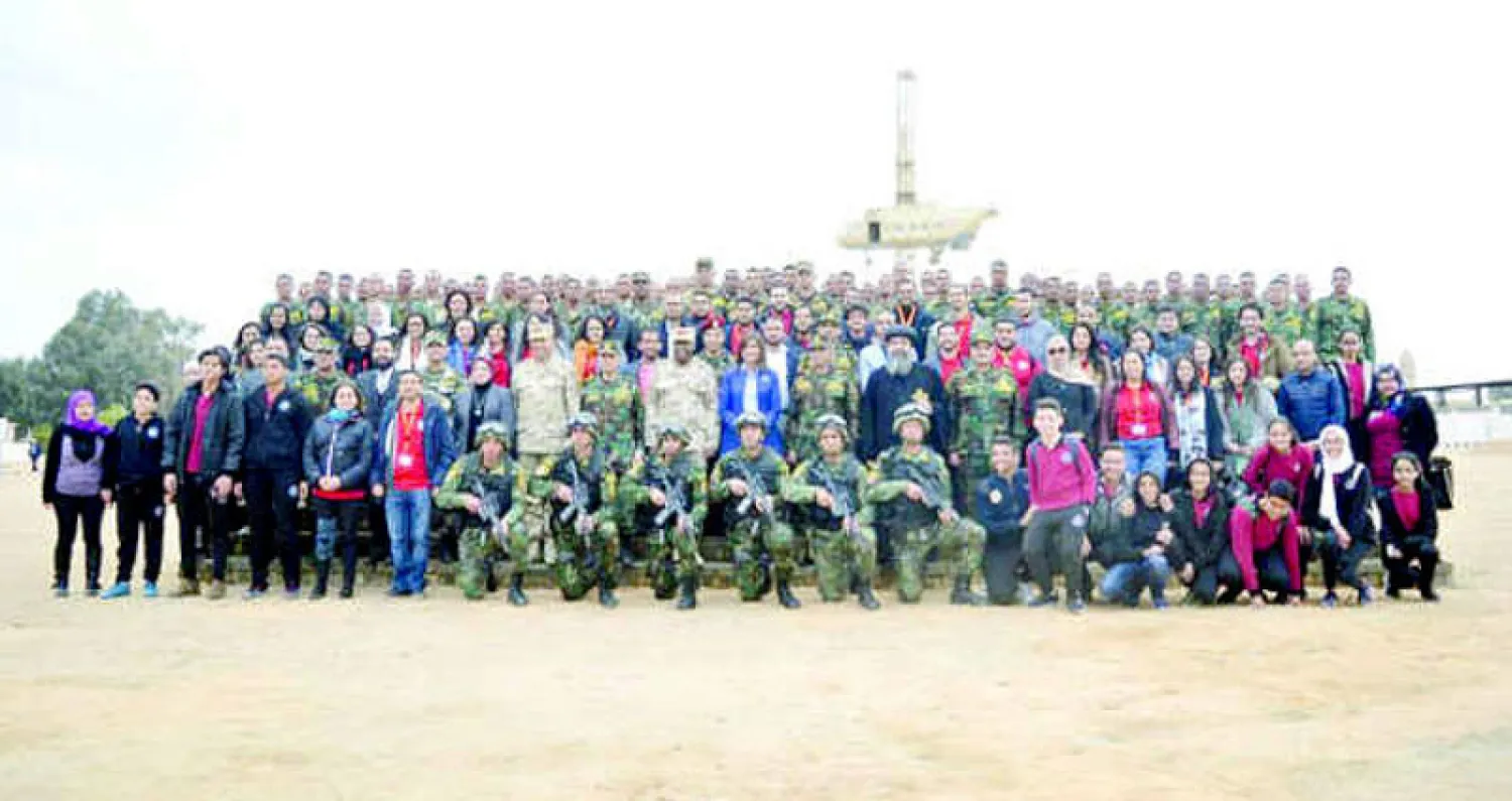 القوات المسلحة توضح للشباب المقيمين بفرنسا جهود مكافحة الإرهاب