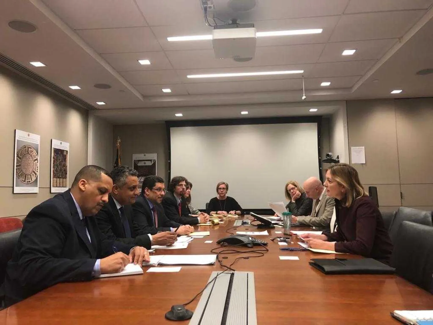 Yemeni Minister of Cultural Marwan Dammaj meets with Assistant US Secretary of State for Educational and Cultural Affairs Mary Royce in Washington. (Saba news agency)