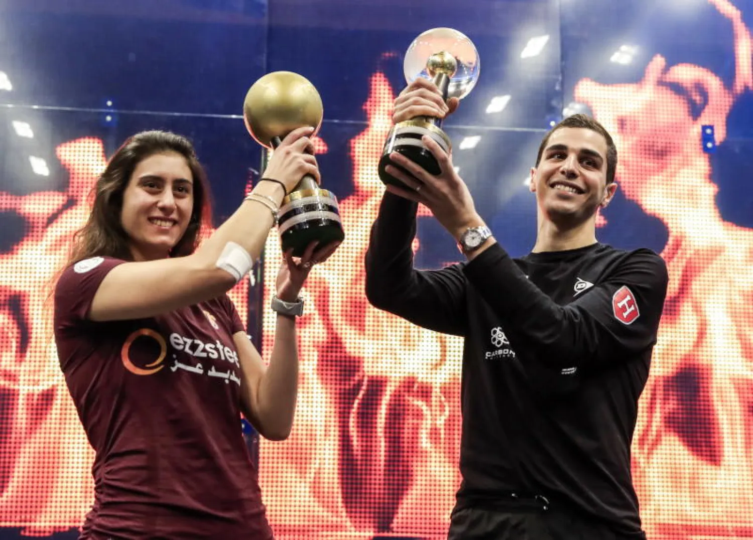 علي فرج ونور الشربيني عقب الفوز (إ.ب.أ)