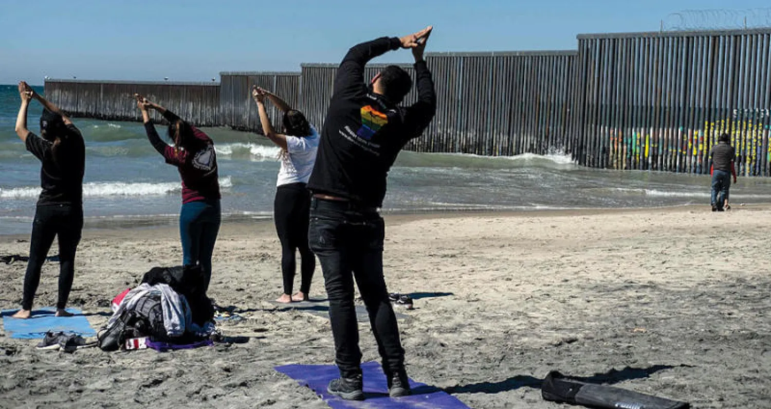 «اليوغا» تؤدي إلى انخفاض ضغط الدم (أ.ف.ب)