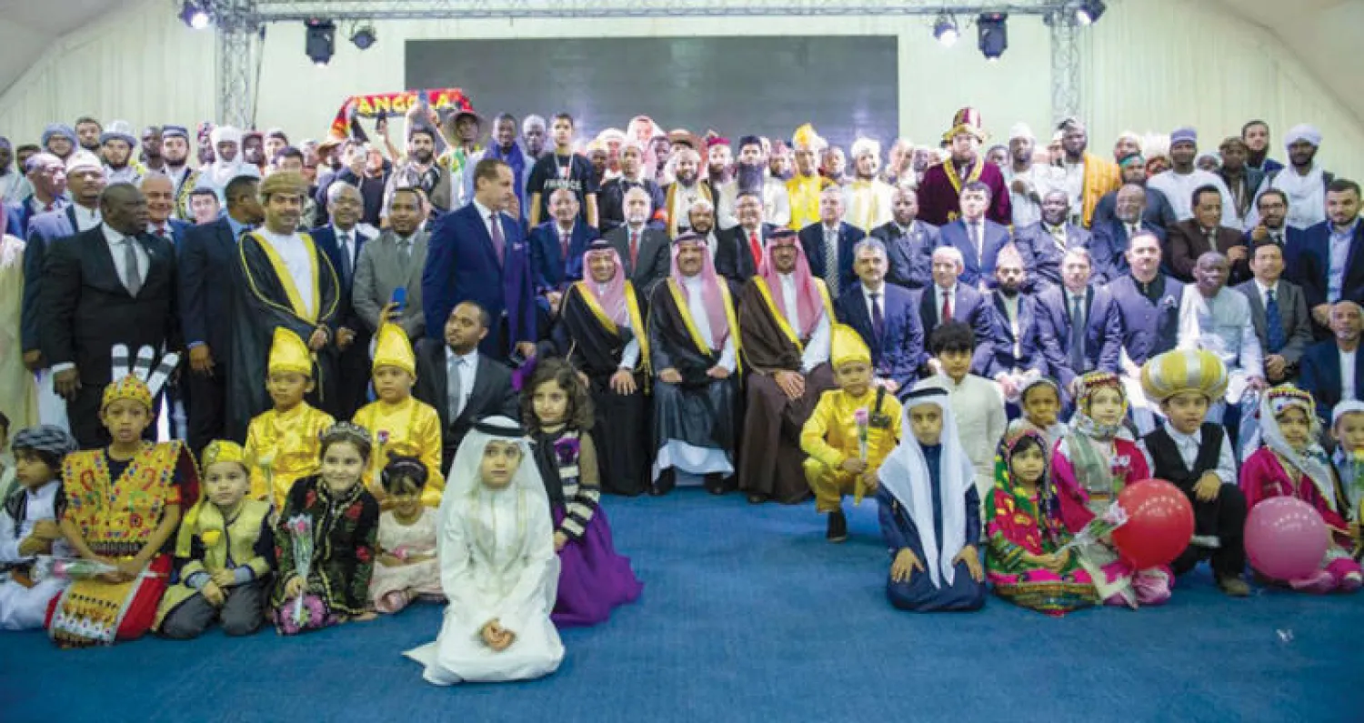 جانب من تدشين أمير المدينة المنورة مهرجان الثقافات والشعوب في «الجامعة الإسلامية»