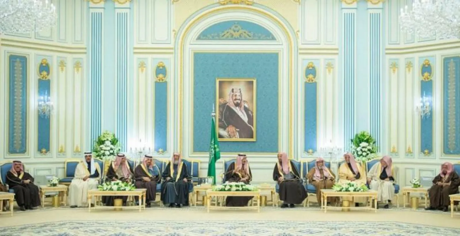 خادم الحرمين يستقبل الأمراء والعلماء والمواطنين (واس)