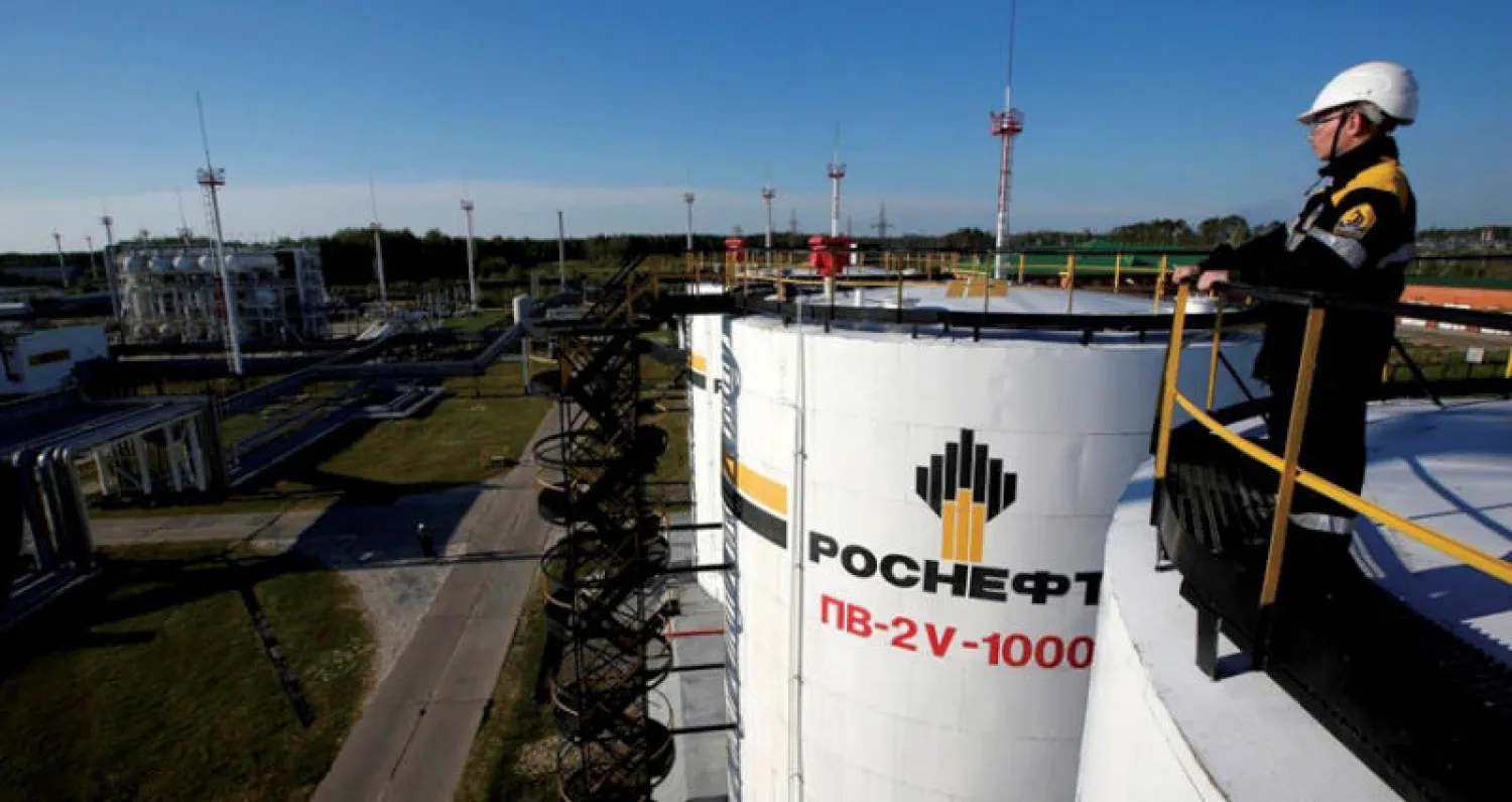 أبدى كثير من الخبراء مخاوف من تأثر إنتاج روسيا النفطي من العقوبات الأميركية المحتملة (رويترز)