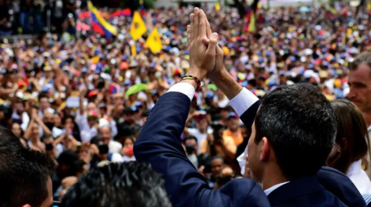 Dün Karakas'a dönen Guaido, destekçilerine teşekkür etti (AFP)