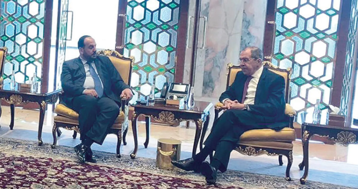 لافروف خلال لقائه رئيس «هيئة التفاوض السورية» المعارضة نصر الحريري في الرياض أمس (هيئة التفاوض السورية)