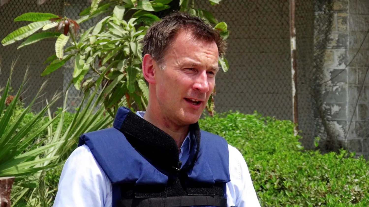 British Foreign Secretary, Jeremy Hunt, talks to reporters upon his arrival at Aden airport in Aden, Yemen March 3, 2019. (Reuters)