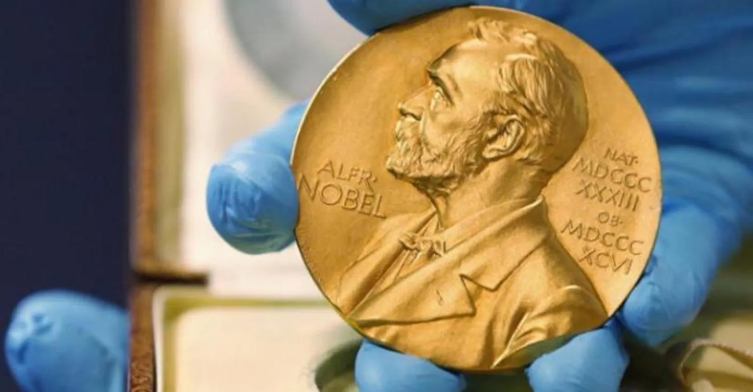 قلادة جائزة نوبل العالمية (أ.ب)