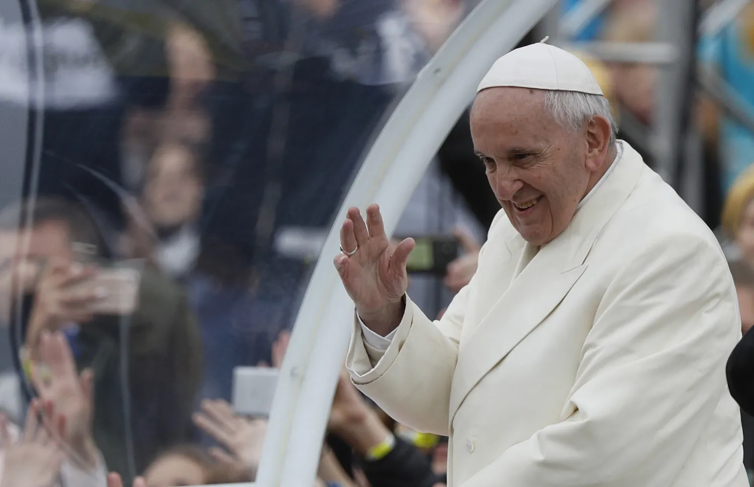 Pope Francis greets the crowd on his Popemobile as he arrives for a meeting with youths at the Cathedral Square in Vilnius, Lithuania, September 22, 2018. (AP Photo/Mindaugas Kulbis)