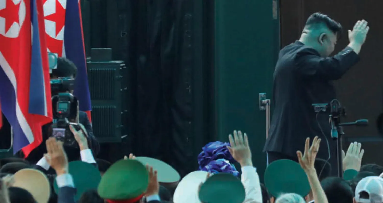 كيم لدى مغادرته فيتنام في محطة قطارات دونغ دانغ السبت الماضي (رويترز)