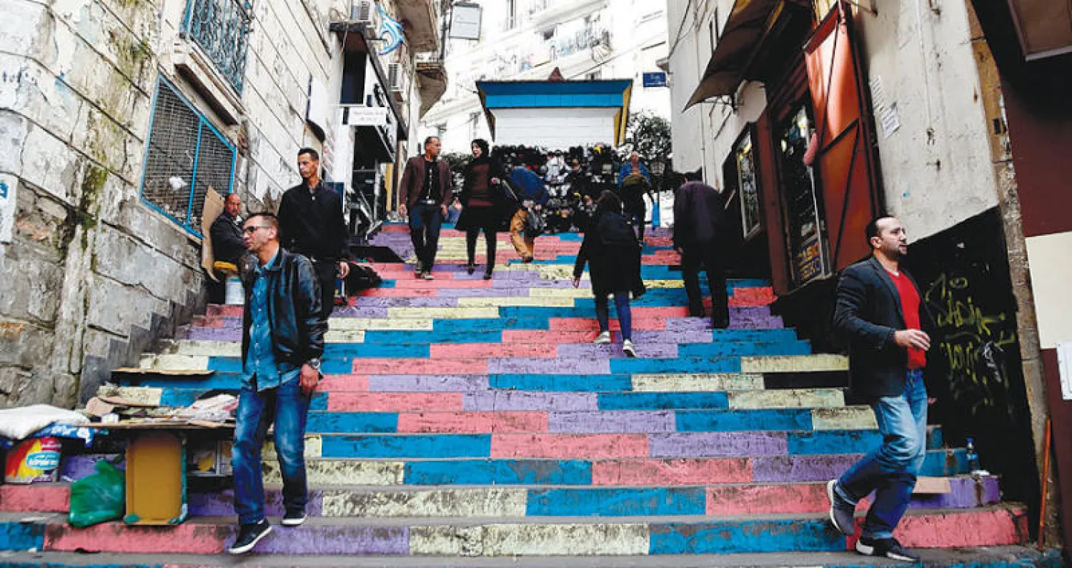 في احد شوارع الجزائر أمس (أ. ف. ب)