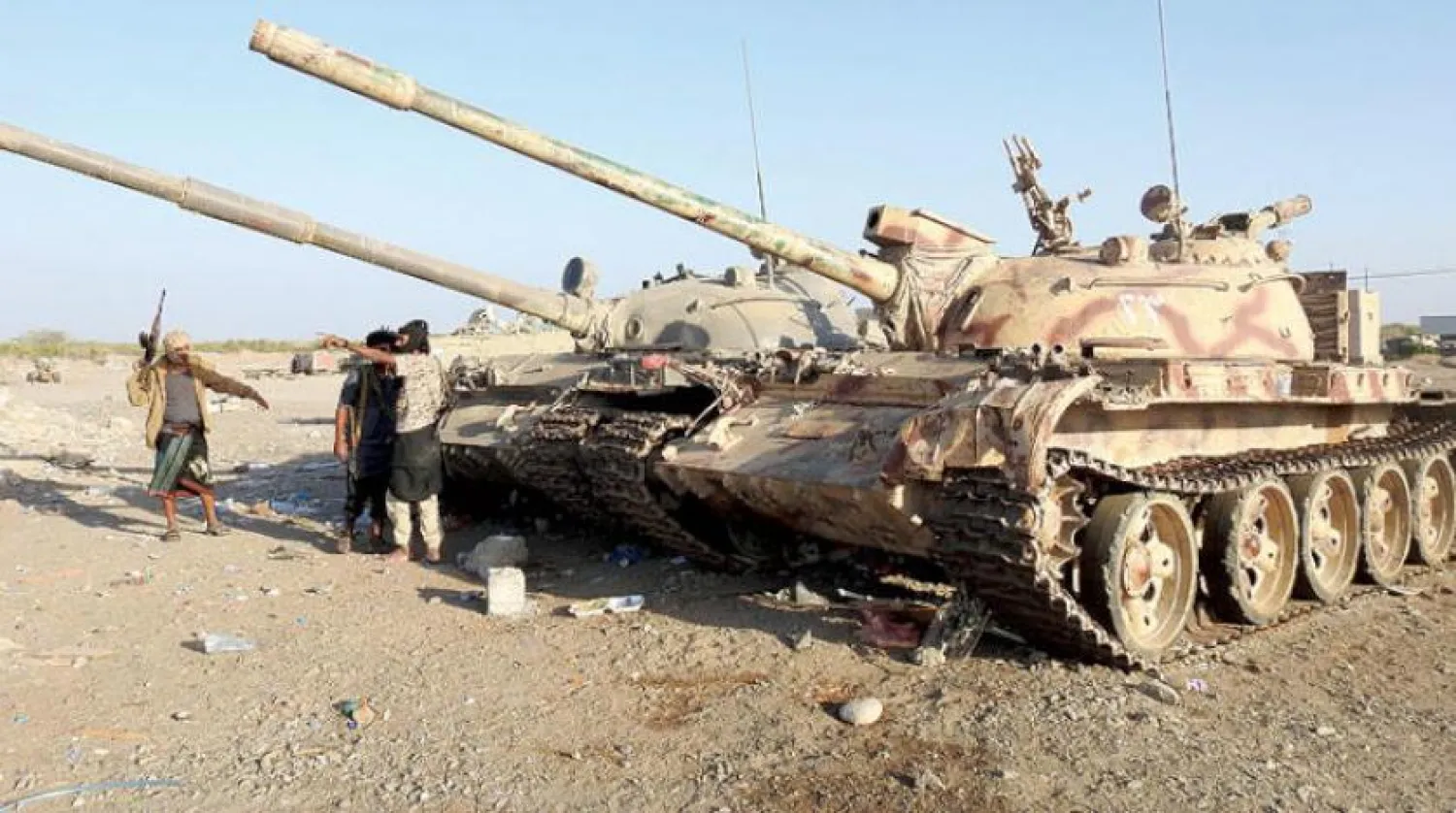 Hudeyde yakınlarında, Yemen ordusuna bağlı zırhlı araçlar (EPA)