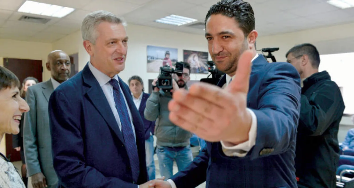 الوزير صالح الغريب يرحب بالمفوض السامي لشؤون اللاجئين في بيروت (إ.ب.أ)