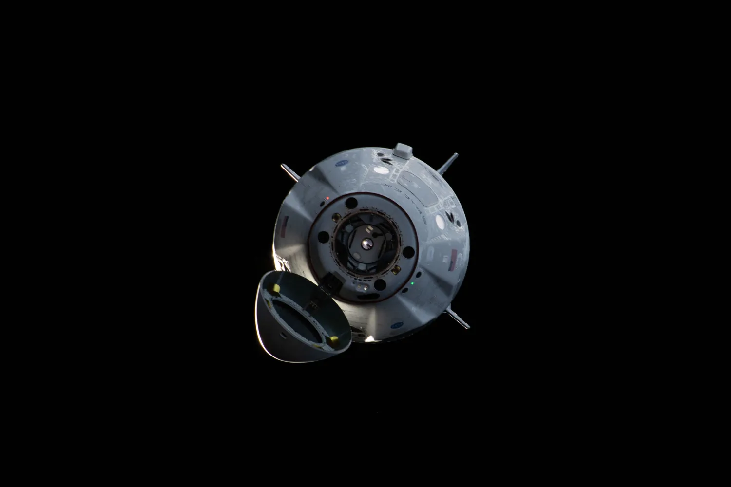 SpaceX Dragon dünyaya dönüyor