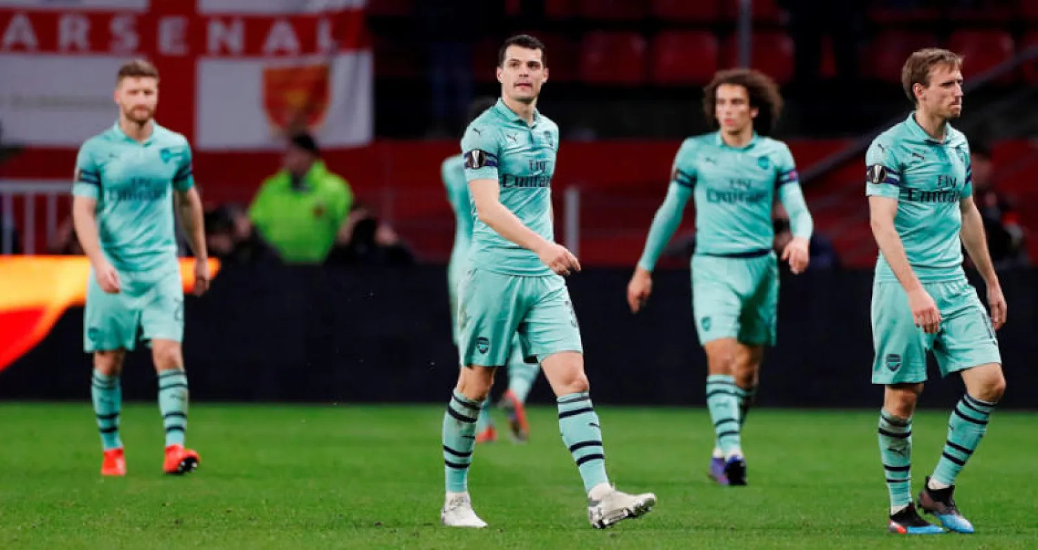 أرسنال يواجه يونايتد بعد السقوط بثلاثية أمام رين في الدوري الأوروبي (رويترز)