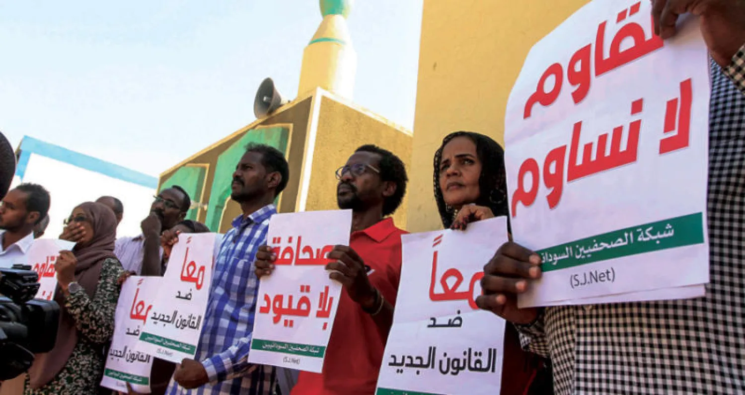 الصحافة السودانية... الحريات تحت مطرقة «الطوارئ»