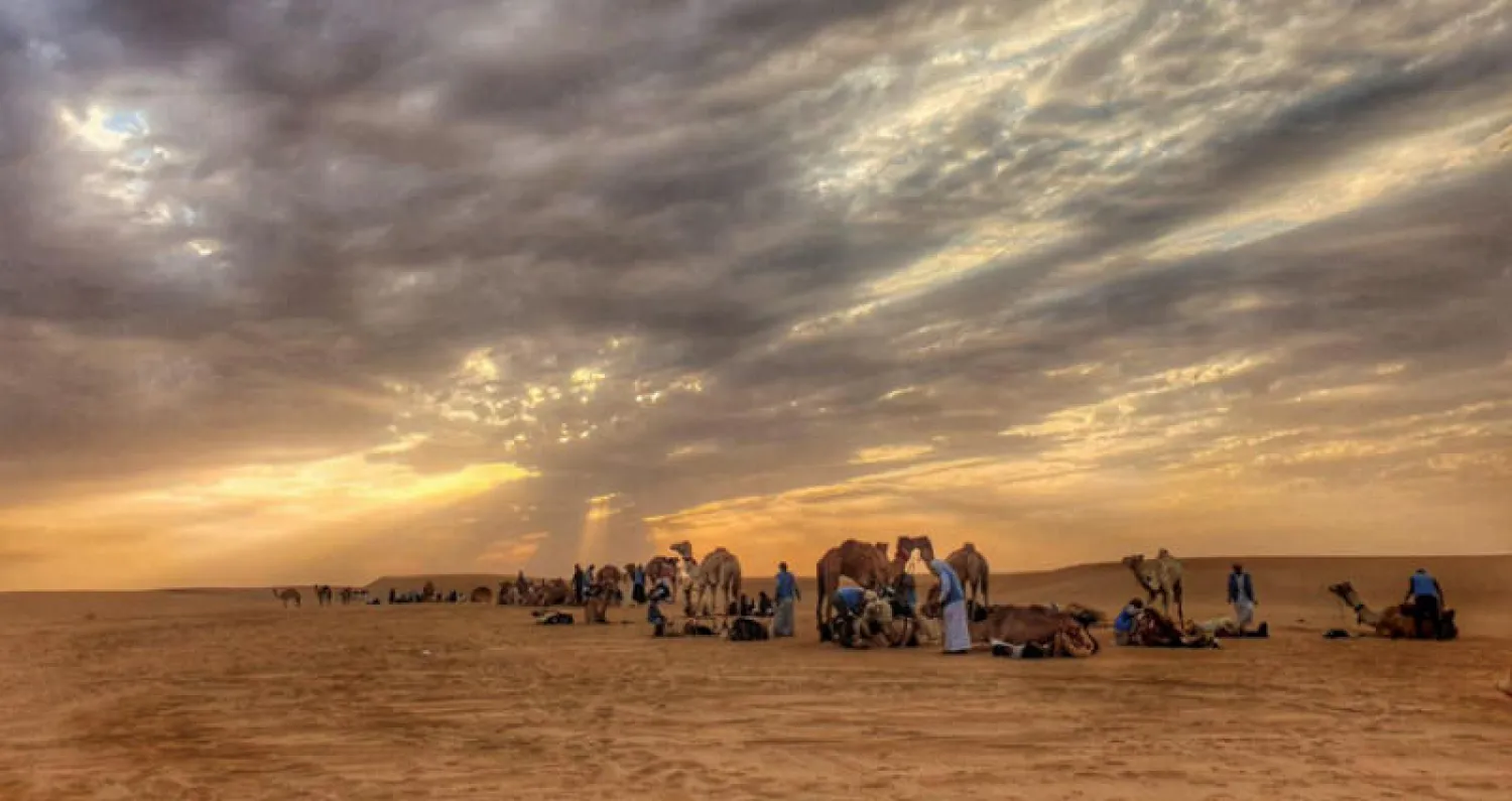 قافلة «ركايب» في استراحة داخل أعماق الربع الخالي