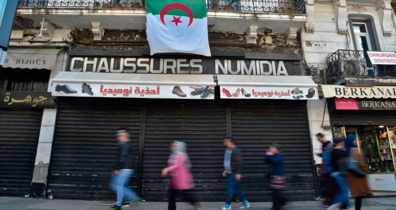 باريس متمسكة بالحذر في التعاطي مع الملف الجزائري