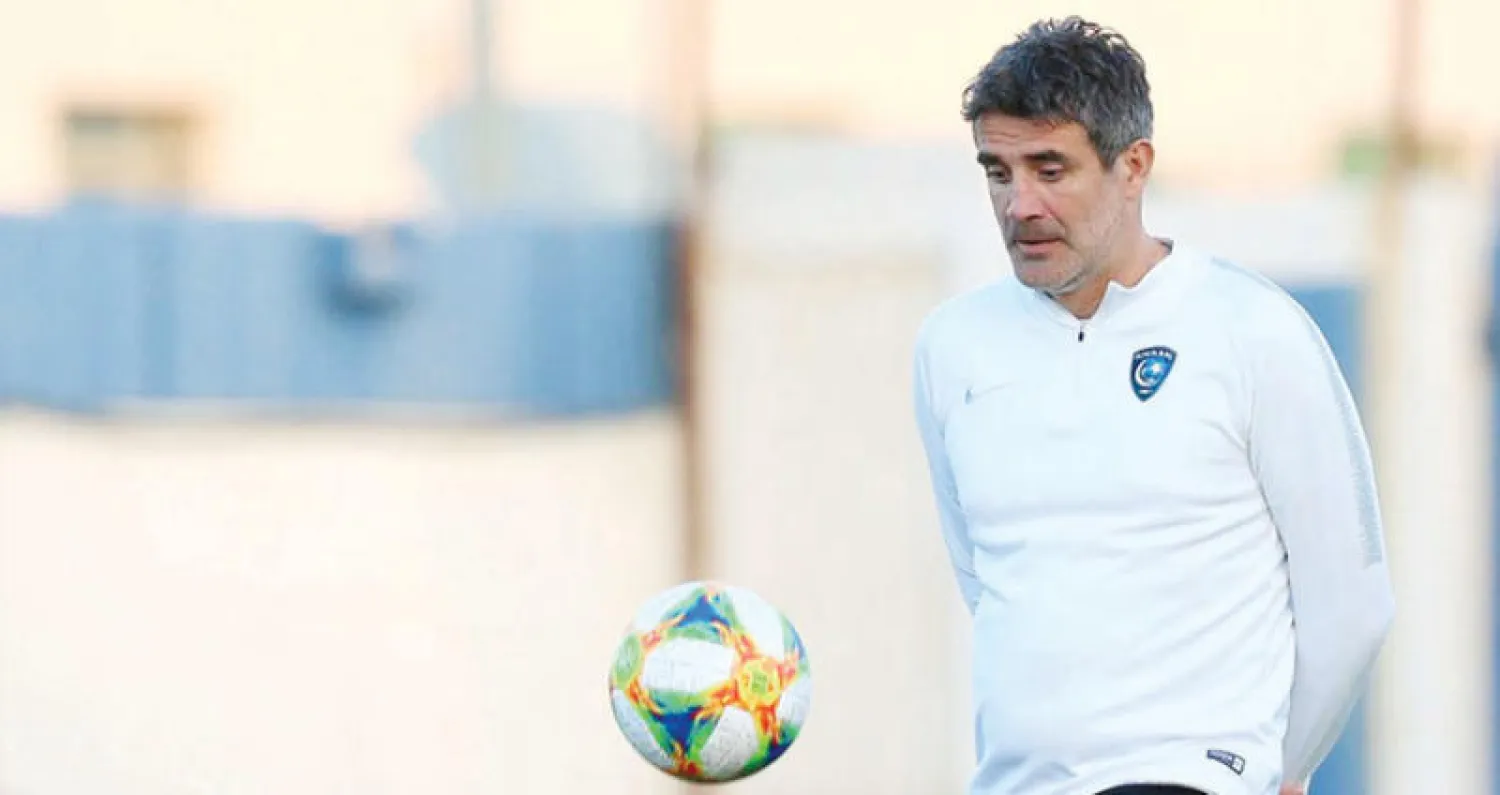 زوران يداعب الكرة في تدريبات الهلال الأخيرة (الشرق الأوسط)