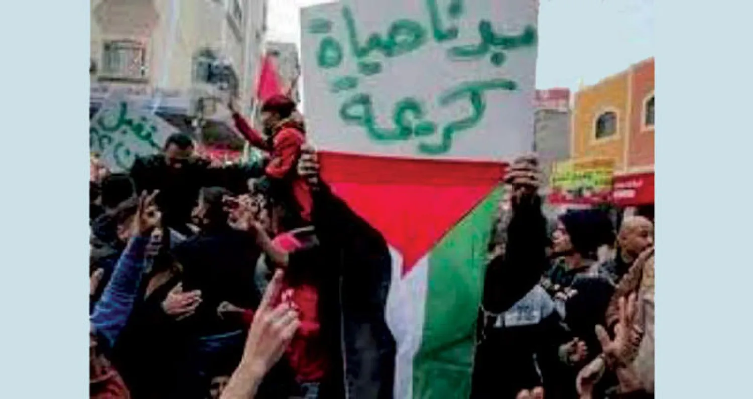 جانب من مظاهرات غزة أمس احتجاجاً على الغلاء وفرض الضرائب (موقع «سما الإخبارية»)