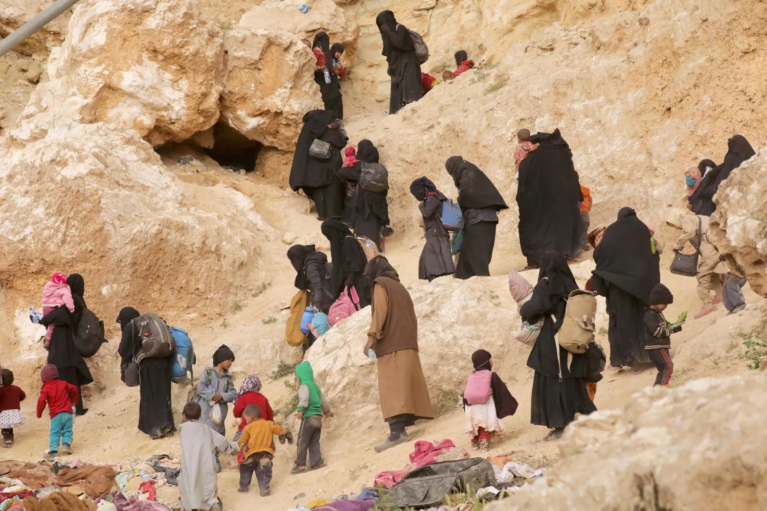 FILE PHOTO: Surrendering families of ISIS militants in the village of Baghouz, Deir Ezzor province, Syria, March 14, 2019. Reuters