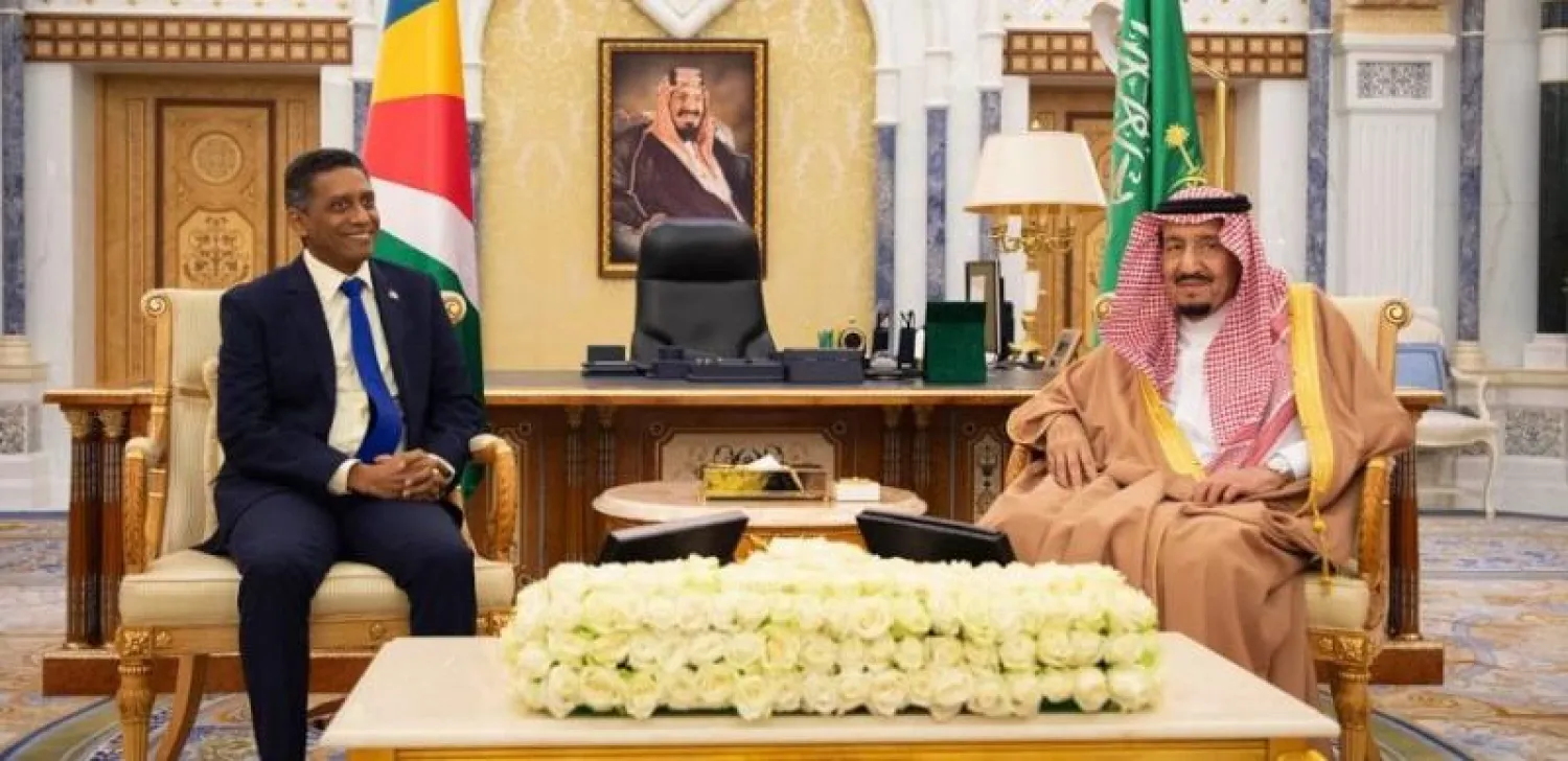 خادم الحرمين خلال استقباله رئيس جمهورية سيشل (واس)