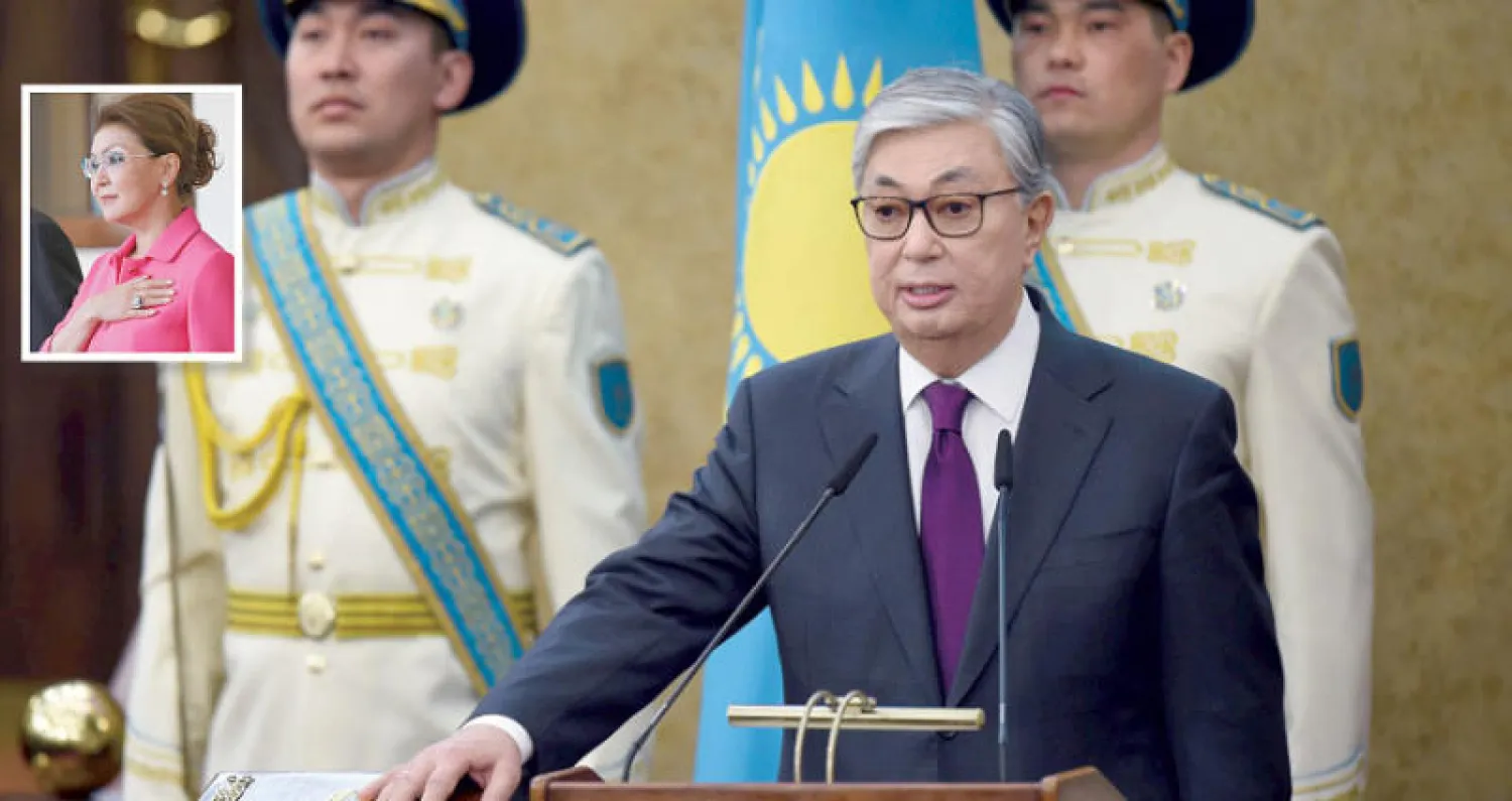 قاسم جومارت توكايف يؤدي القسم الدستوري في نور سلطان (آستانة سابقاً) أمس - قي الاطار صورة أرشيفية لداريغا نزارباييف (أ.ف.ب)