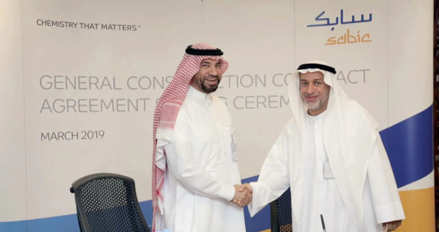 جانب من توقيع عقود «سابك» أمس (رويترز)