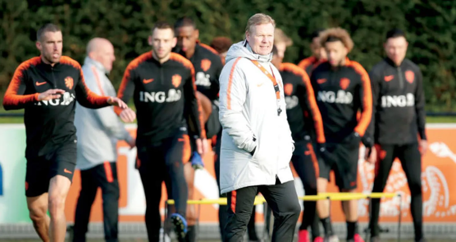كومان يقود تدريبات هولندا أمس استعدادا لمواجهة بيلاروسيا (غيتي)